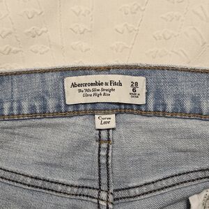 Abercrombie Curve Love 90's Slim Straight Ultra High Rise Jeans Size 28